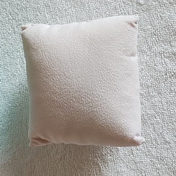 Kate Spade Watch Box - Picture 7 of 10